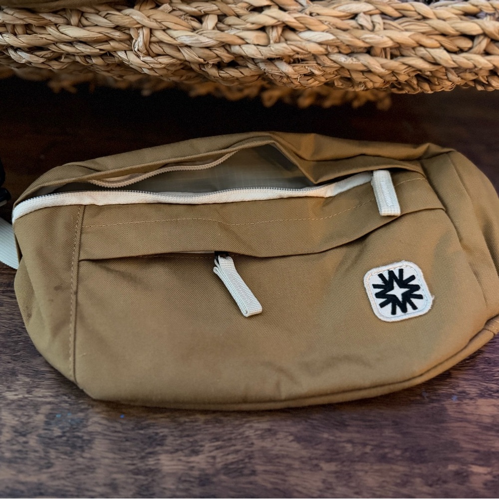 Walker Goods Louie asking bag, honey color
